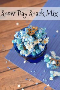 Whether you have snow on the ground or are longing for snow, this fun Snow Day Snack Mix is a great way to help kids have fun with snack time! - Teaspoon of Goodness