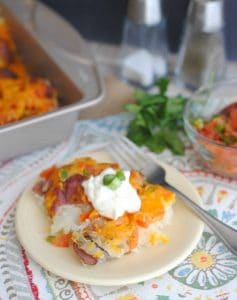 I never dreamed that mixing salsa and cheddar in together would make such a savory taste but these Salsa & Cheddar Redskin Potatoes are AMAZING! - Teaspoon of Goodness