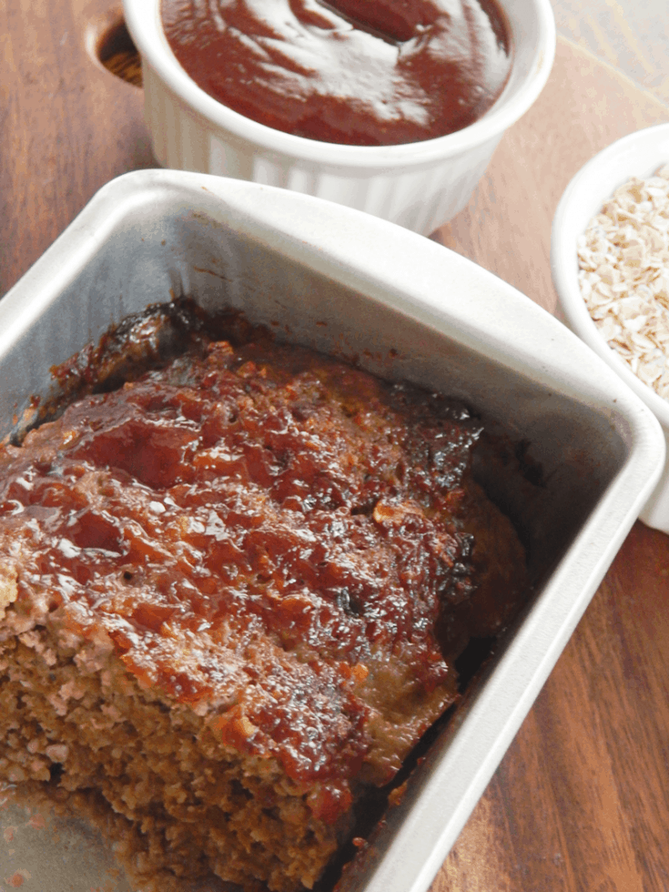 Snag this 6 ingredient easy to follow bbq meatloaf recipe that also freezes wonderfully. Turn this bbq meatloaf recipe into muffins for fun school lunch ideas. - Teaspoon Of Goodness