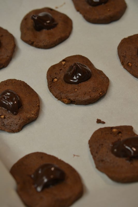 For all the chocolate lovers out there, these Hot Fudge Homemade Cookies are an amazing choice for a bedtime snack with a warm glass of milk. - Teaspoon Of Goodness