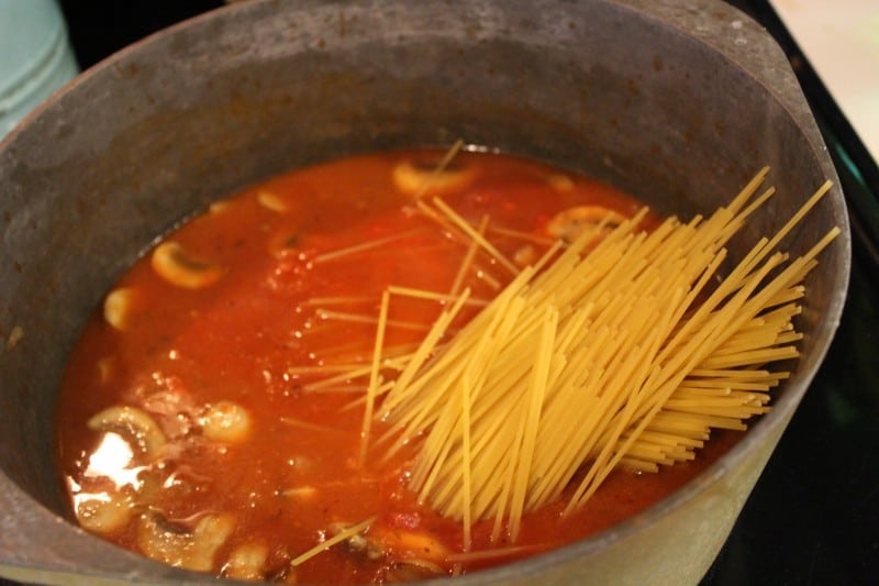 Busy nights call for quick meals and I often need to cut corners without cutting out the quality and flavor of my meals - a one pot pasta dinner to the rescue! - Teaspoon of Goodness