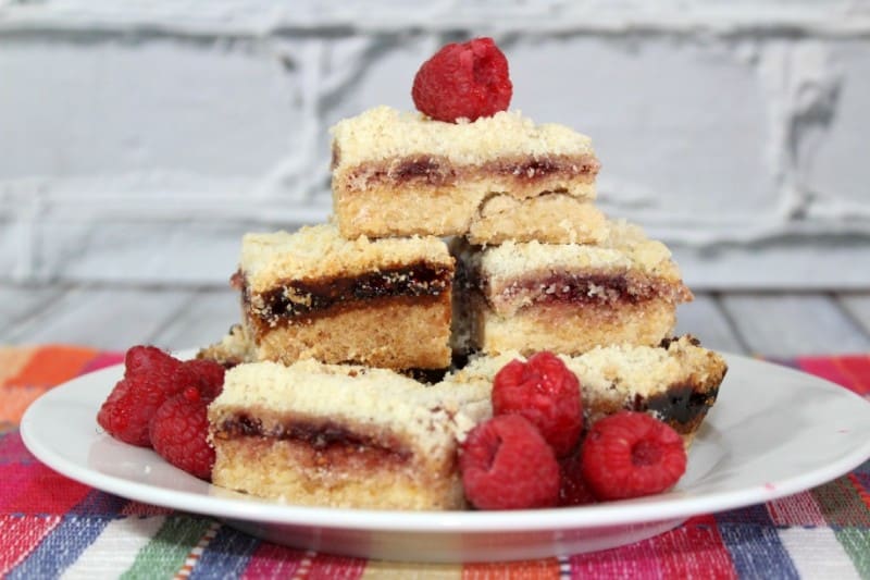 This simple raspberry bars recipe is a great cross between a blondie and a fruit bar that gives you everything you love about raspberry flavor. - Teaspoon Of Goodness