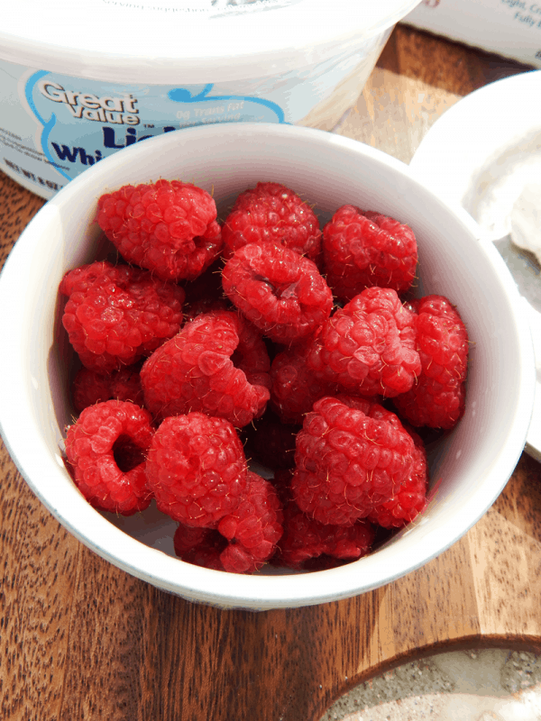 A few simple ingredients, and a few minutes of time and you can easily create a delicious raspberry tart that is ideal for taking to your weekend barbecue parties, or to add to a beautiful dinner party with friends. - Teaspoon of Goodness