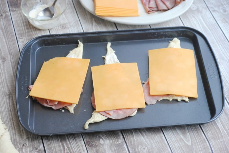 Ham & Cheese Croissants are the perfect meal any time of day. Whether you serve these for breakfast, lunch, or dinner, they are going to make everyone in your house happy. - Teaspoon of Goodness