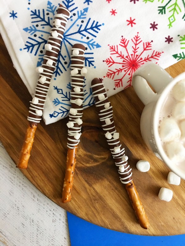 Halloween Treats Mummy Pretzel Rods | Teaspoon Of Goodness